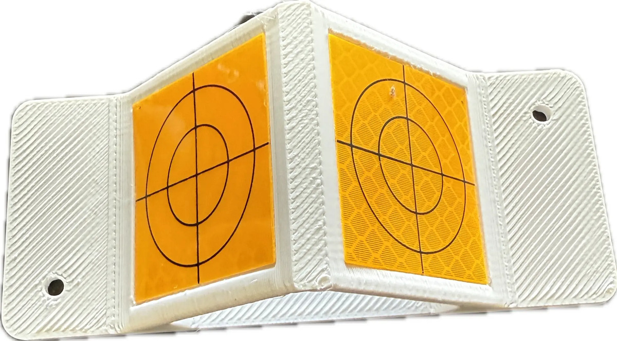 Suporte em 45° Para Alvo Refletivo Adesivo